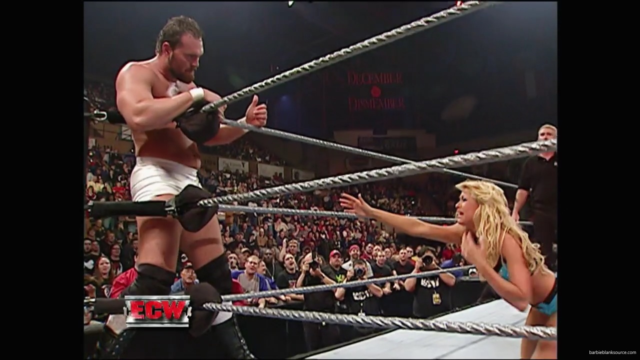 WWE_ECW_December_To_Dismember_2006_Ariel_Thorne_vs_Kelly_Knox_mp40595.jpg