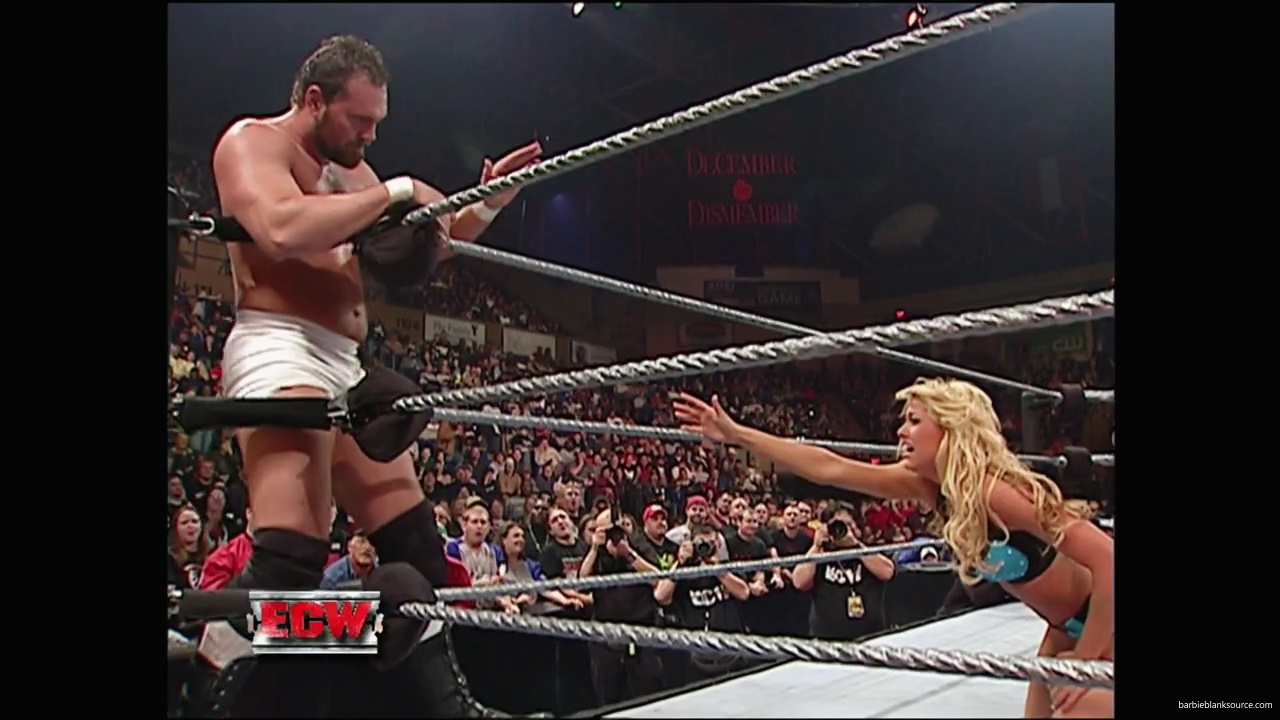 WWE_ECW_December_To_Dismember_2006_Ariel_Thorne_vs_Kelly_Knox_mp40596.jpg