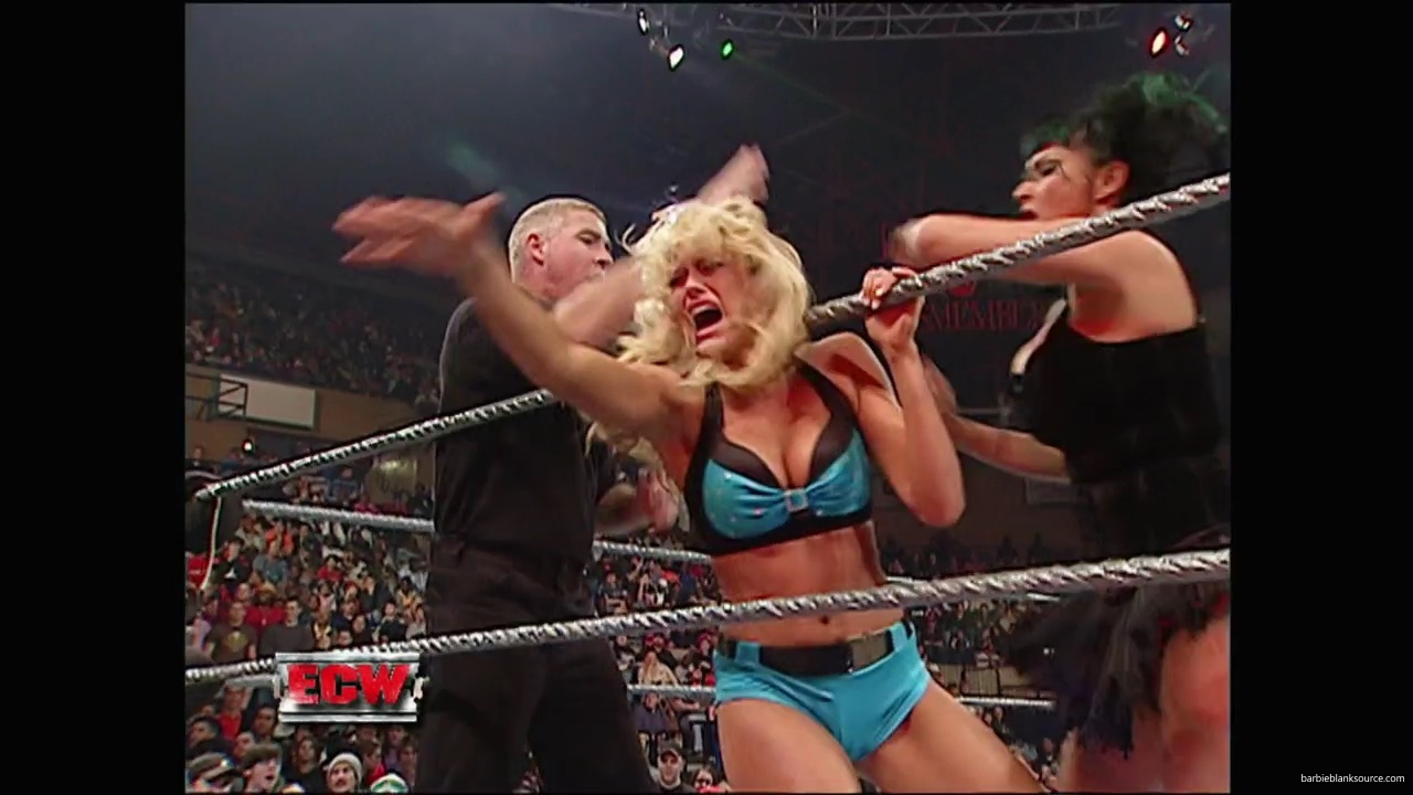 WWE_ECW_December_To_Dismember_2006_Ariel_Thorne_vs_Kelly_Knox_mp40622.jpg WWE_ECW_December_To_Dismember_2006_Ariel_Thorne_vs_Kelly_Knox_mp40622.jpg