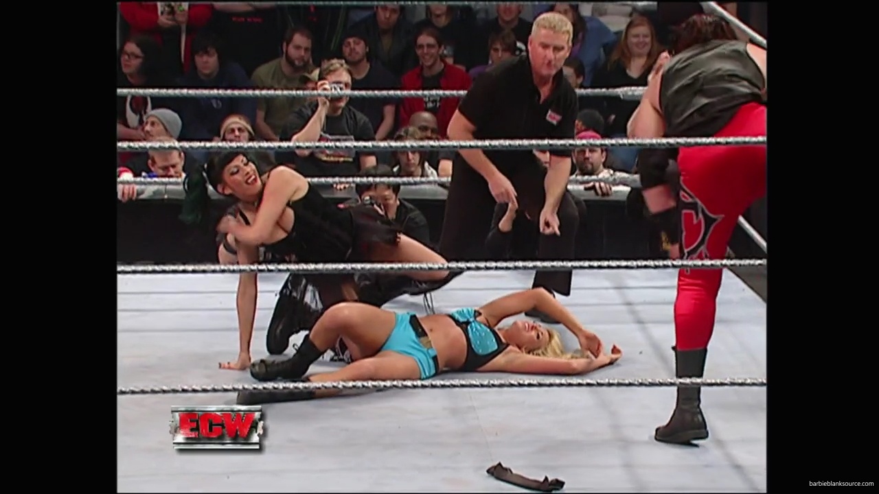 WWE_ECW_December_To_Dismember_2006_Ariel_Thorne_vs_Kelly_Knox_mp40640.jpg