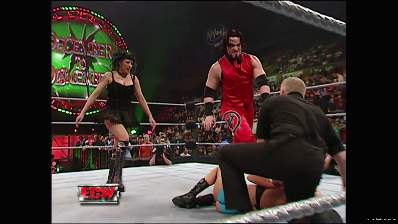 WWE_ECW_December_To_Dismember_2006_Ariel_Thorne_vs_Kelly_Knox_mp40665.jpg