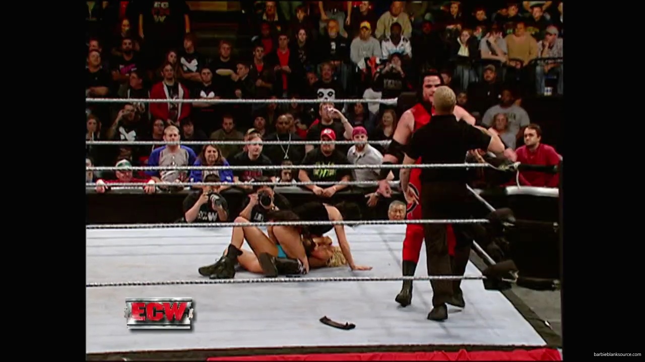 WWE_ECW_December_To_Dismember_2006_Ariel_Thorne_vs_Kelly_Knox_mp40667.jpg