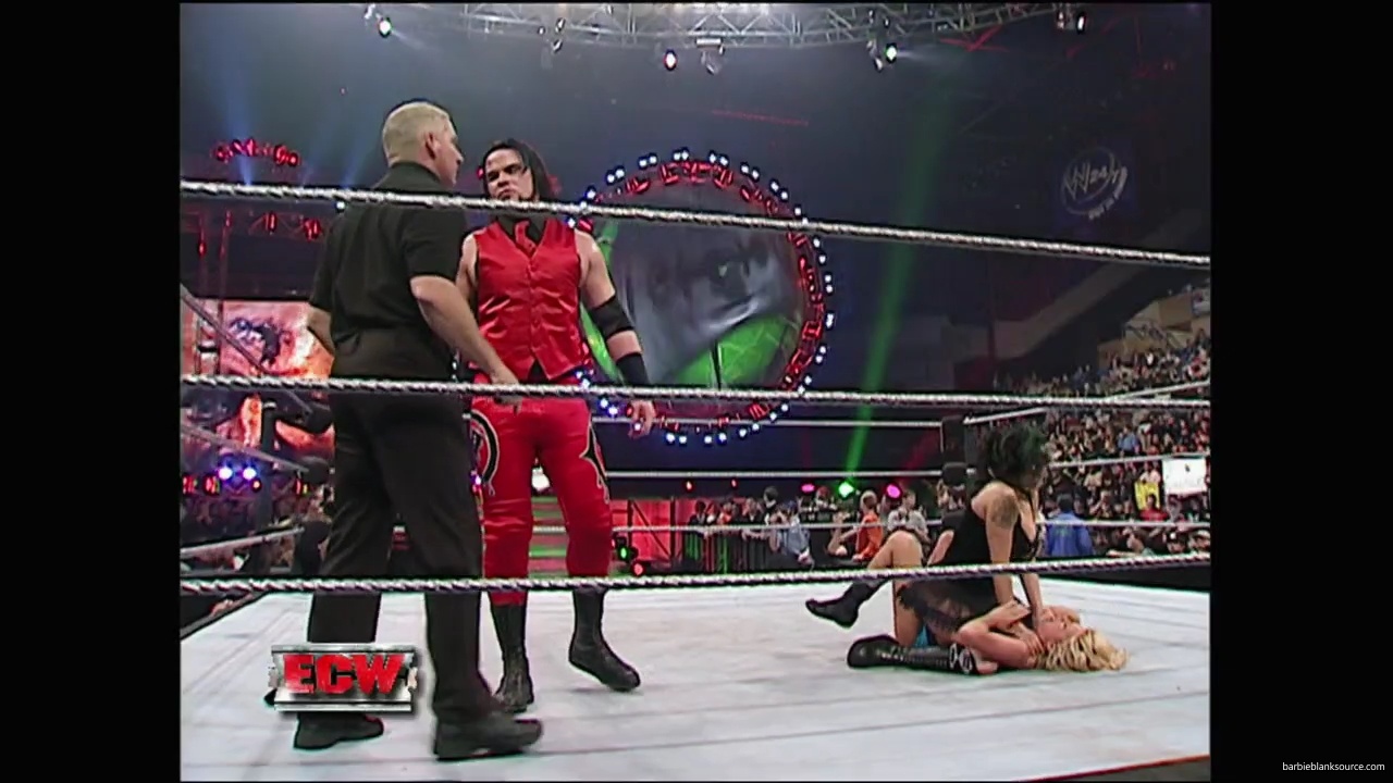 WWE_ECW_December_To_Dismember_2006_Ariel_Thorne_vs_Kelly_Knox_mp40676.jpg