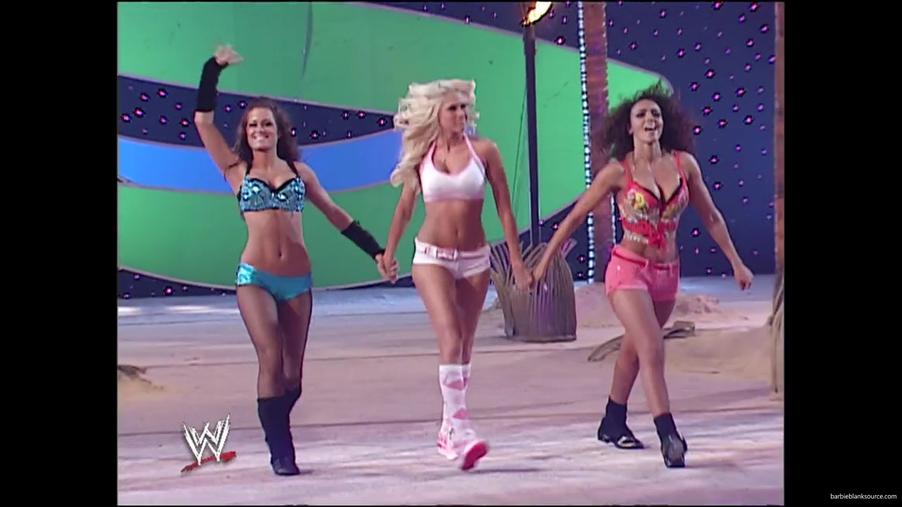 WWE_Summerslam_2007_Divas_Battle_Royal_mp40119.jpg