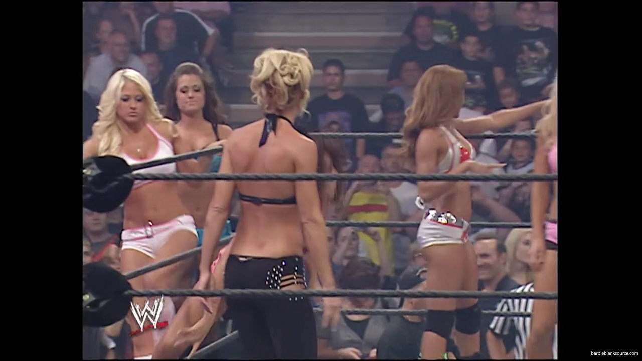 WWE_Summerslam_2007_Divas_Battle_Royal_mp40132.jpg