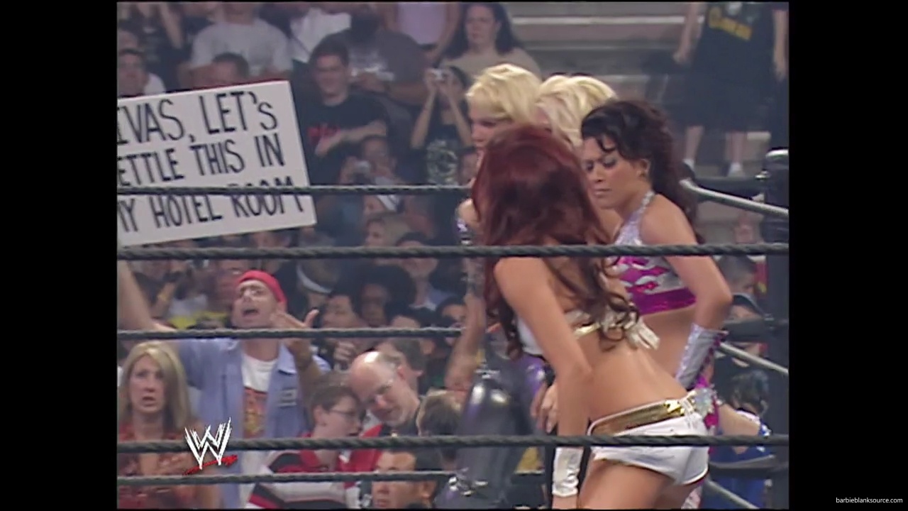 WWE_Summerslam_2007_Divas_Battle_Royal_mp40136.jpg