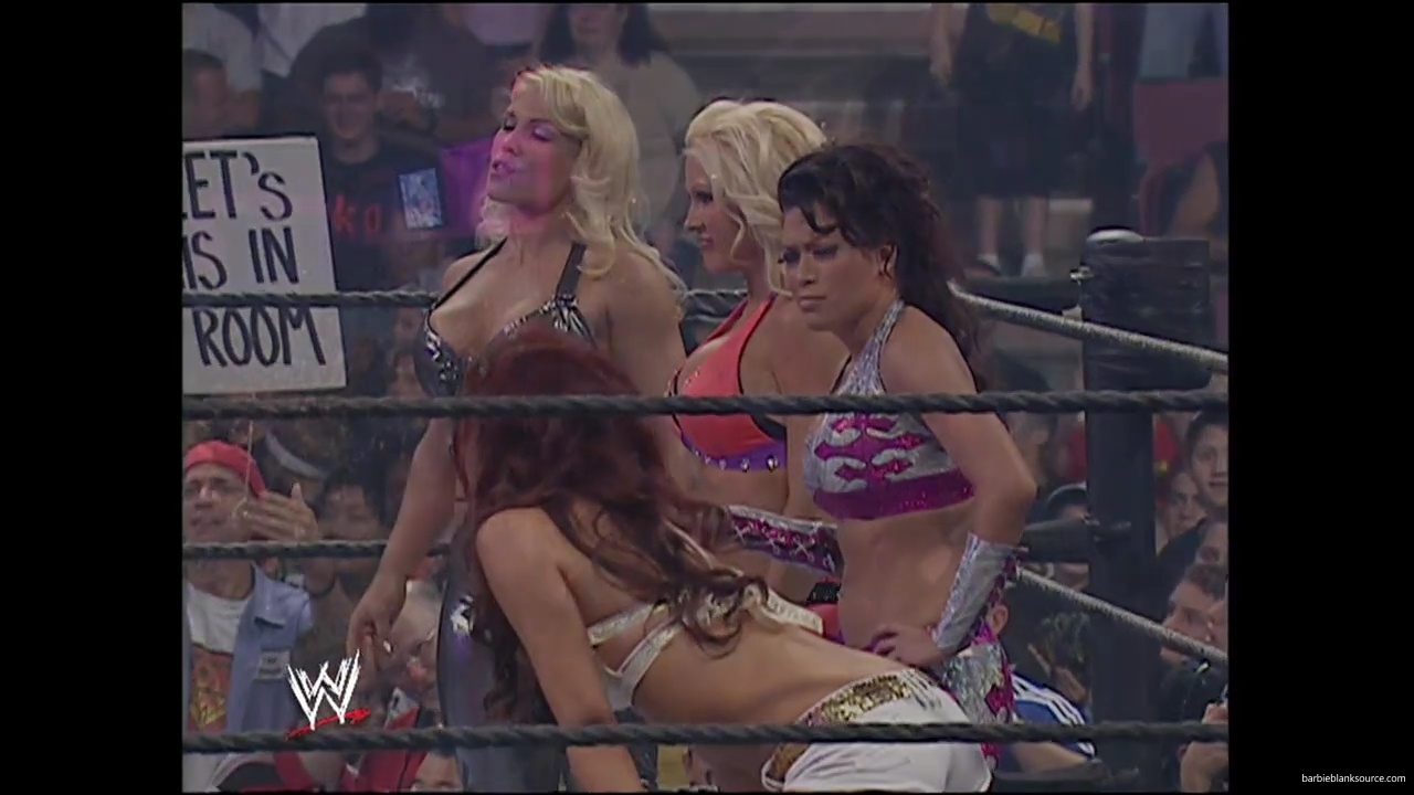 WWE_Summerslam_2007_Divas_Battle_Royal_mp40137.jpg