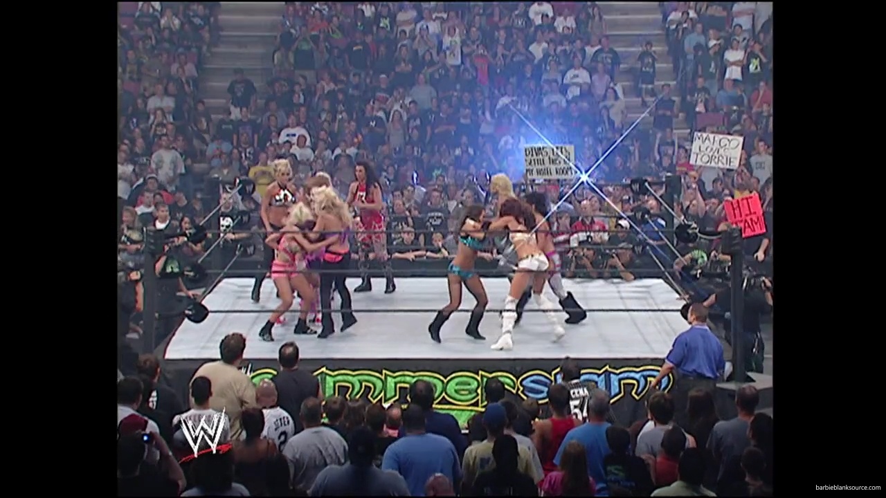 WWE_Summerslam_2007_Divas_Battle_Royal_mp40153.jpg