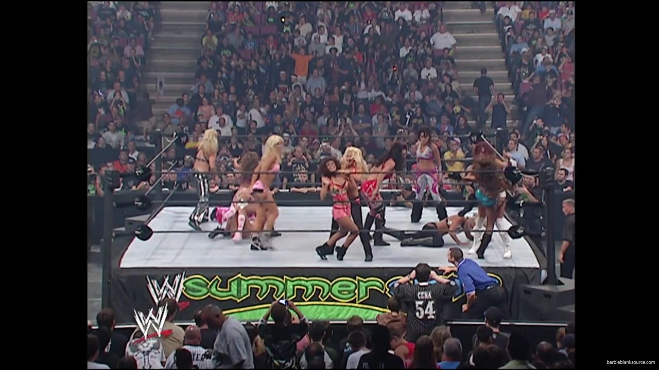 WWE_Summerslam_2007_Divas_Battle_Royal_mp40166.jpg