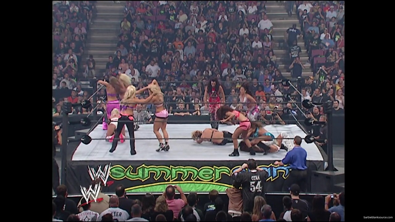 WWE_Summerslam_2007_Divas_Battle_Royal_mp40175.jpg