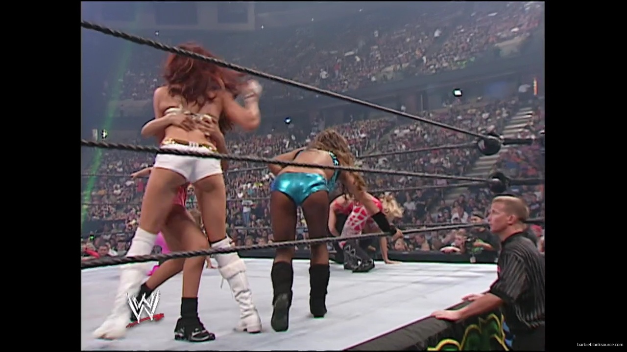 WWE_Summerslam_2007_Divas_Battle_Royal_mp40215.jpg