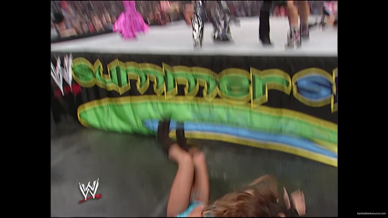 WWE_Summerslam_2007_Divas_Battle_Royal_mp40228.jpg