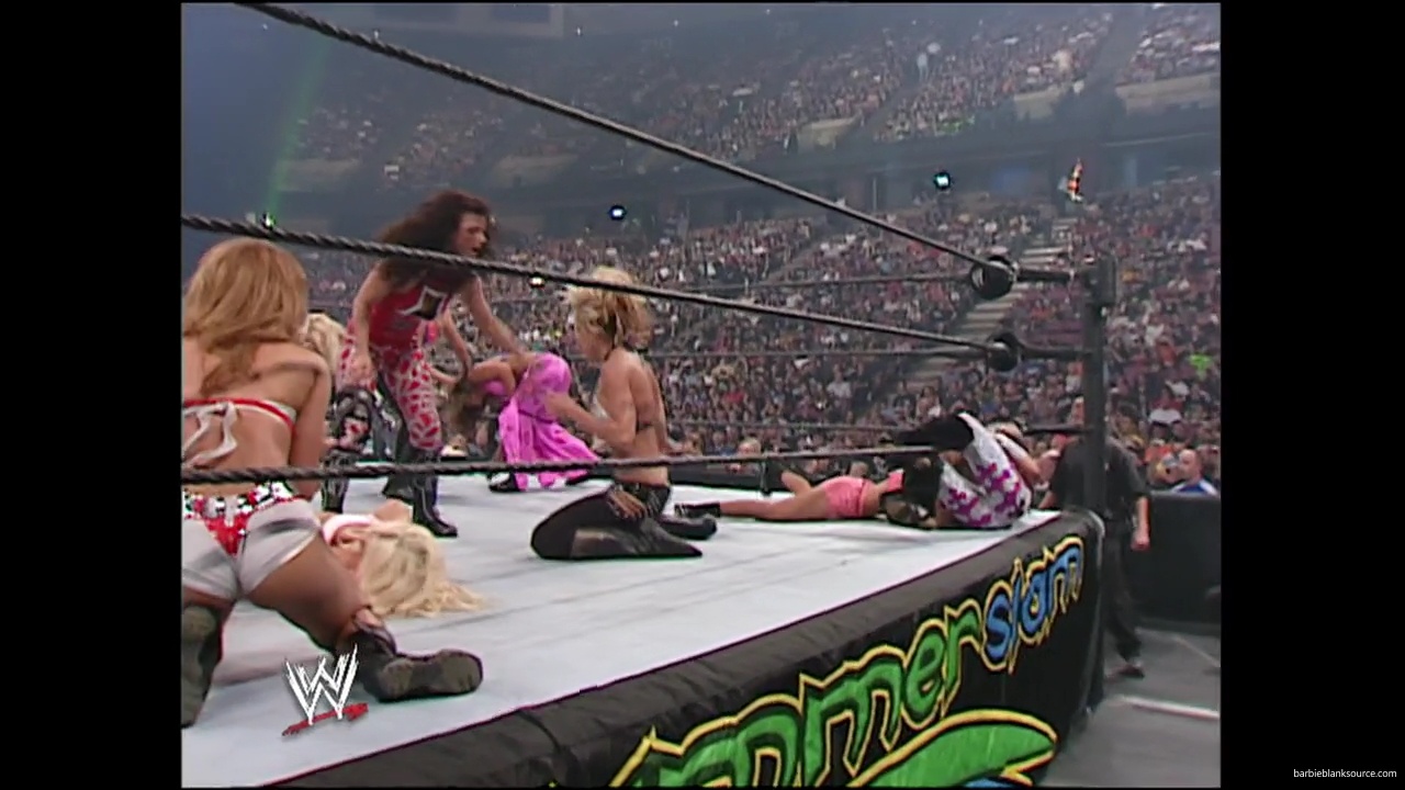 WWE_Summerslam_2007_Divas_Battle_Royal_mp40274.jpg