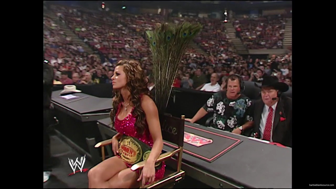 WWE_Summerslam_2007_Divas_Battle_Royal_mp40347.jpg