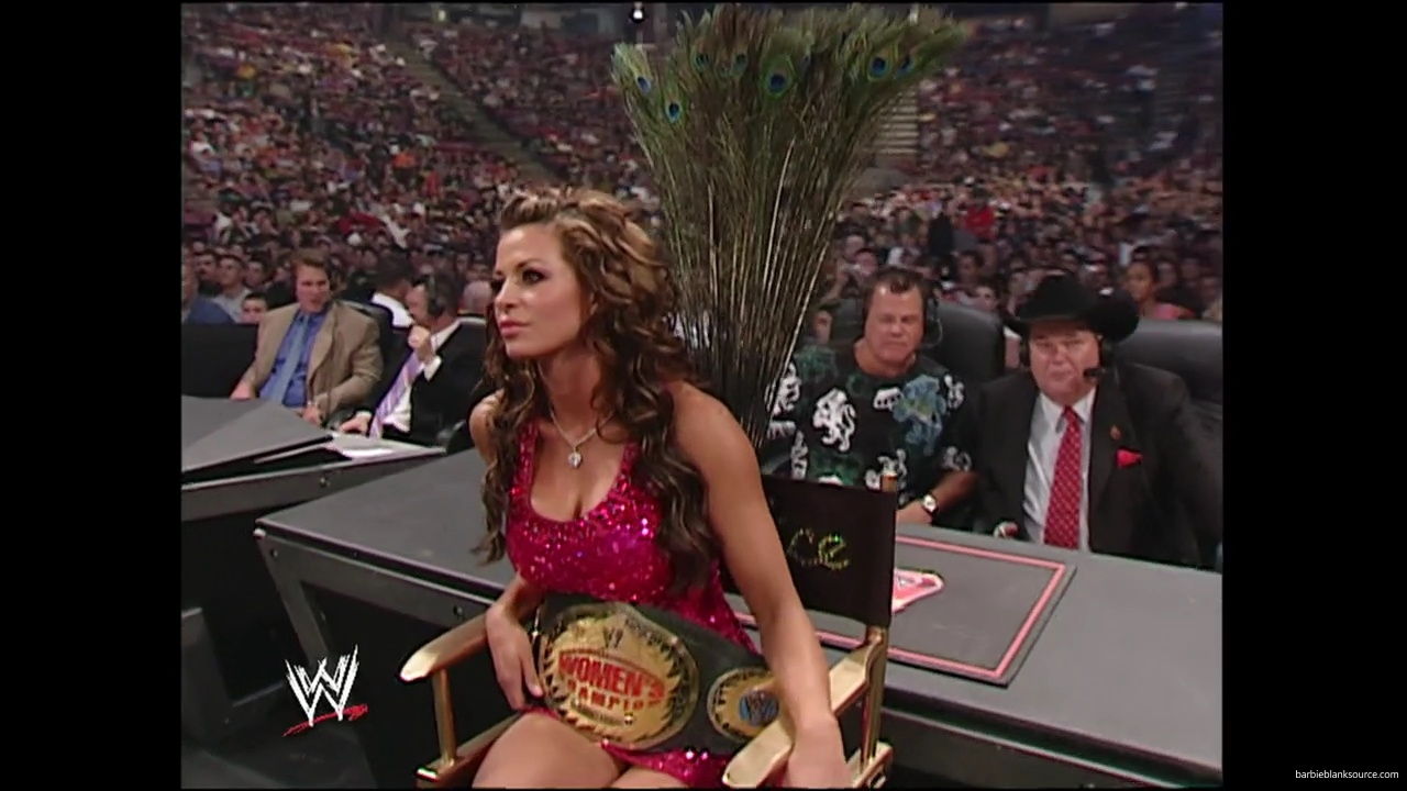 WWE_Summerslam_2007_Divas_Battle_Royal_mp40348.jpg