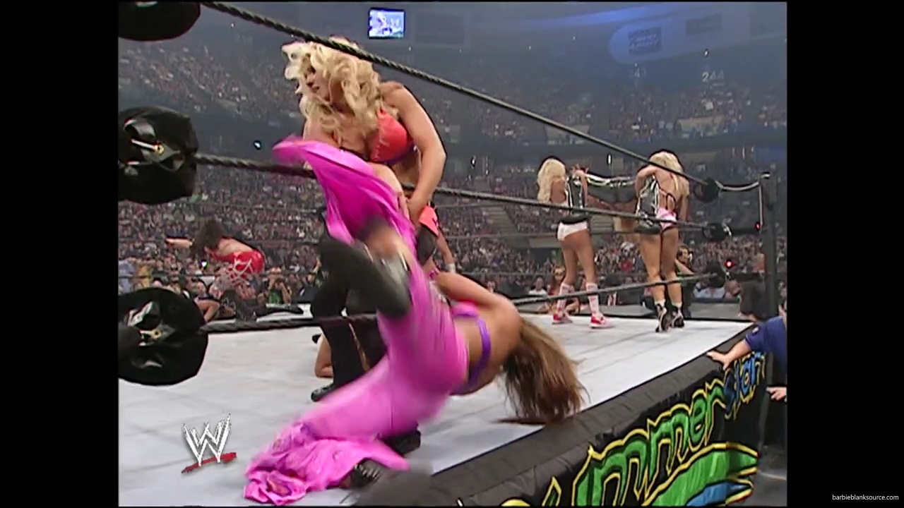 WWE_Summerslam_2007_Divas_Battle_Royal_mp40360.jpg