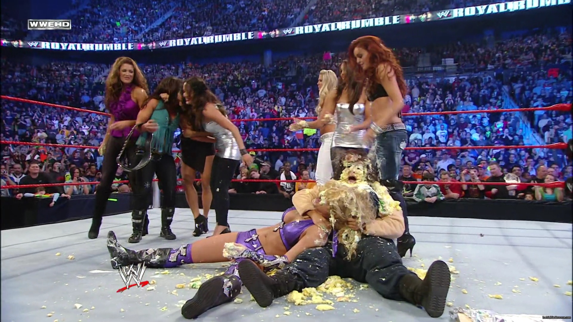 WWE_Royal_Rumble_2010_Michelle_vs_Mickie_mp40672.jpg