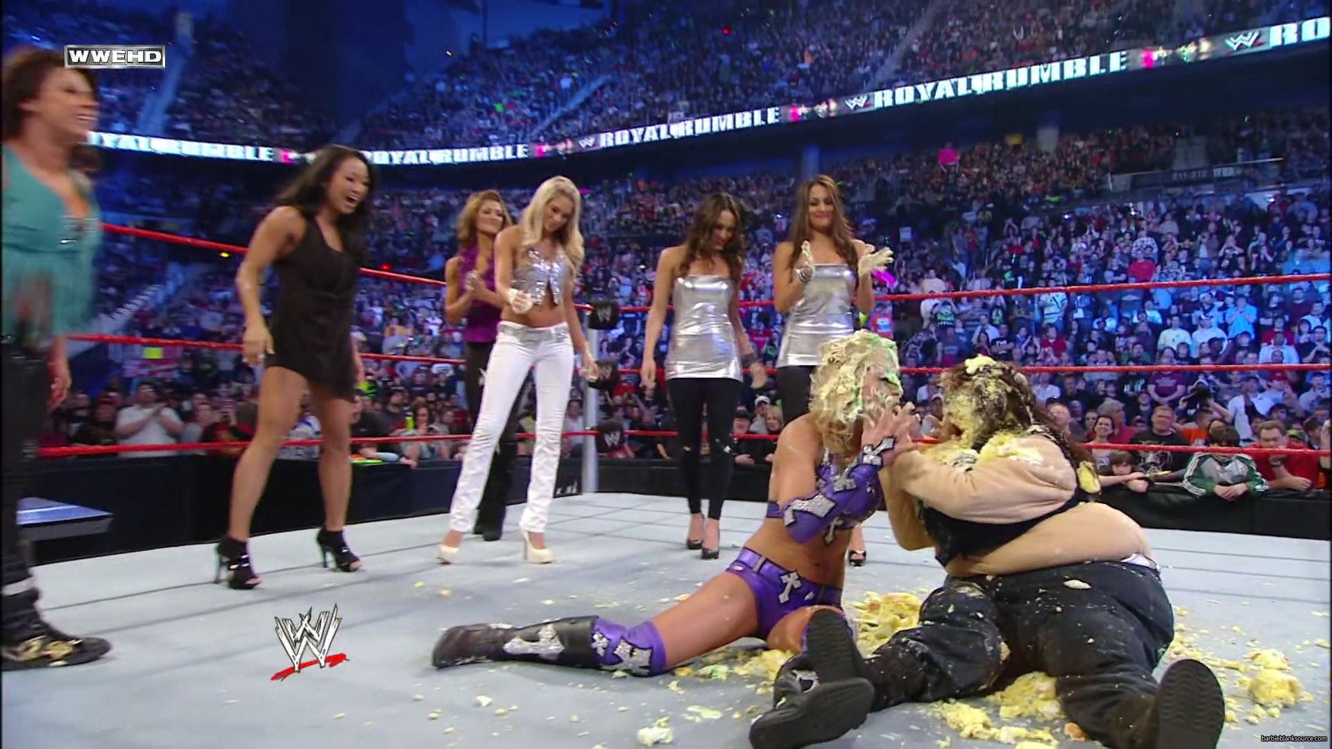 WWE_Royal_Rumble_2010_Michelle_vs_Mickie_mp40690.jpg