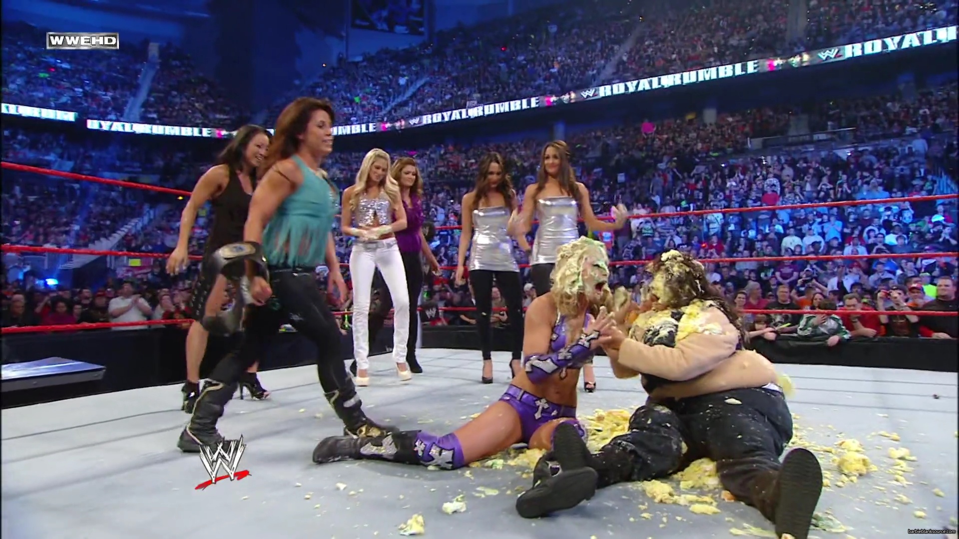 WWE_Royal_Rumble_2010_Michelle_vs_Mickie_mp40691.jpg