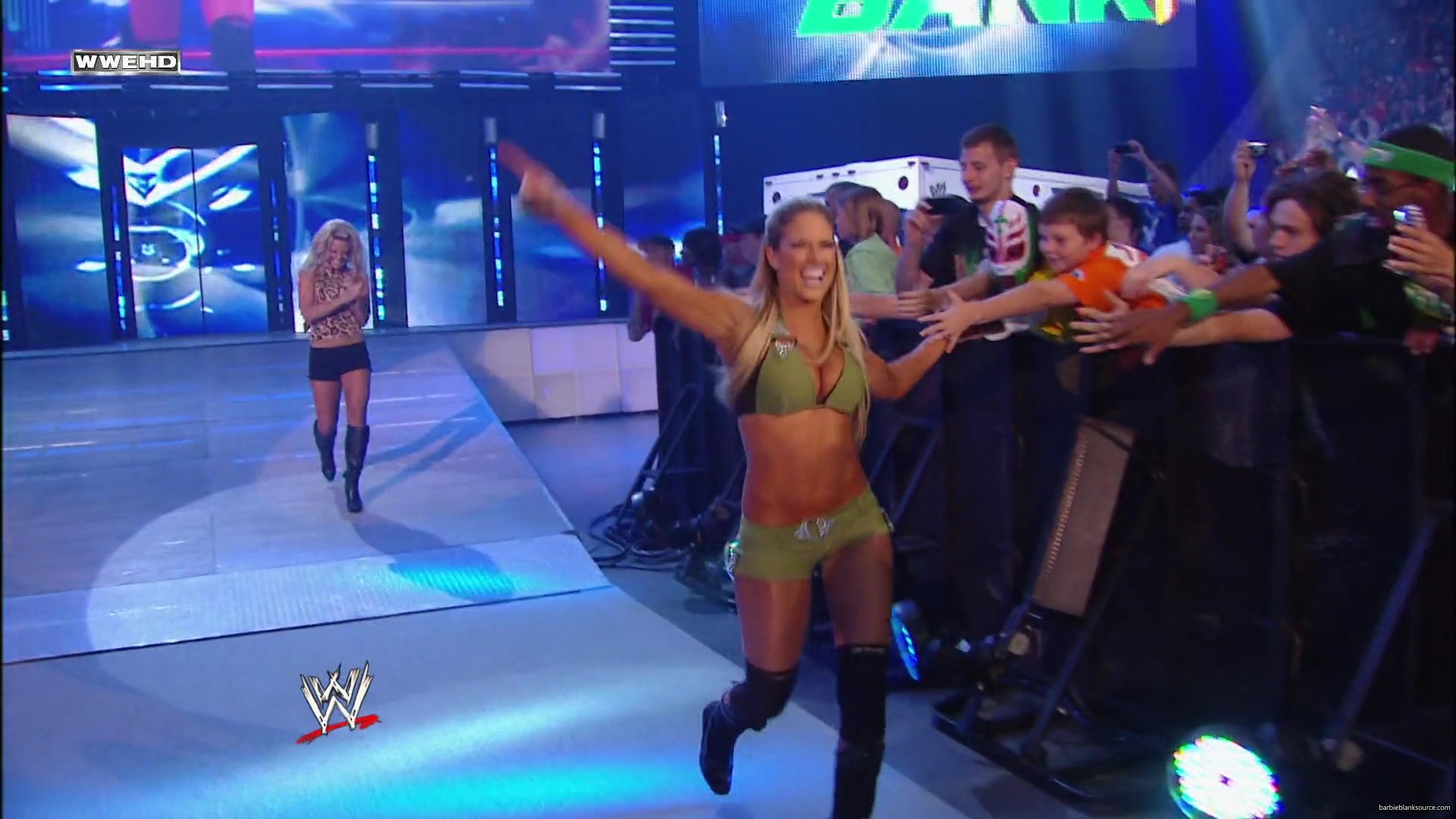 WWE_Money_In_The_Bank_2010_Kelly_vs_Layla_mp40197.jpg