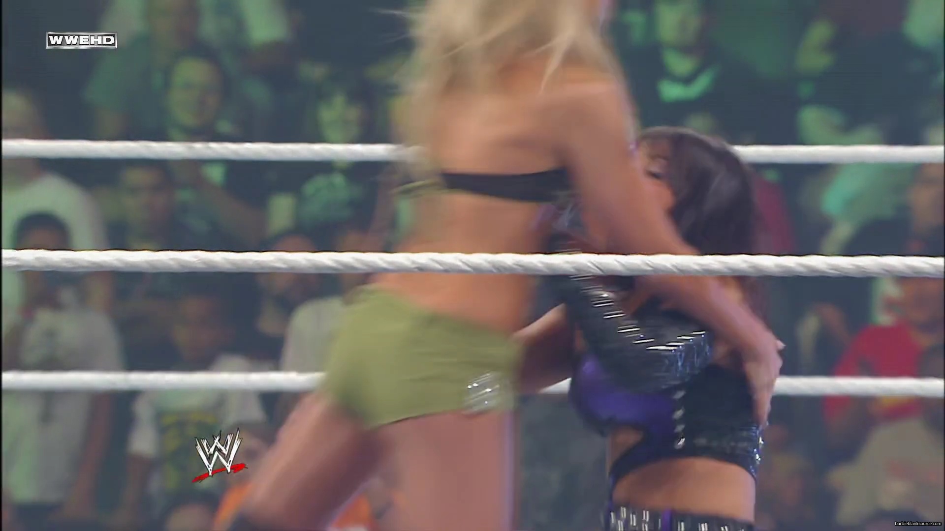 WWE_Money_In_The_Bank_2010_Kelly_vs_Layla_mp40334.jpg WWE_Money_In_The_Bank_2010_Kelly_vs_Layla_mp40334.jpg