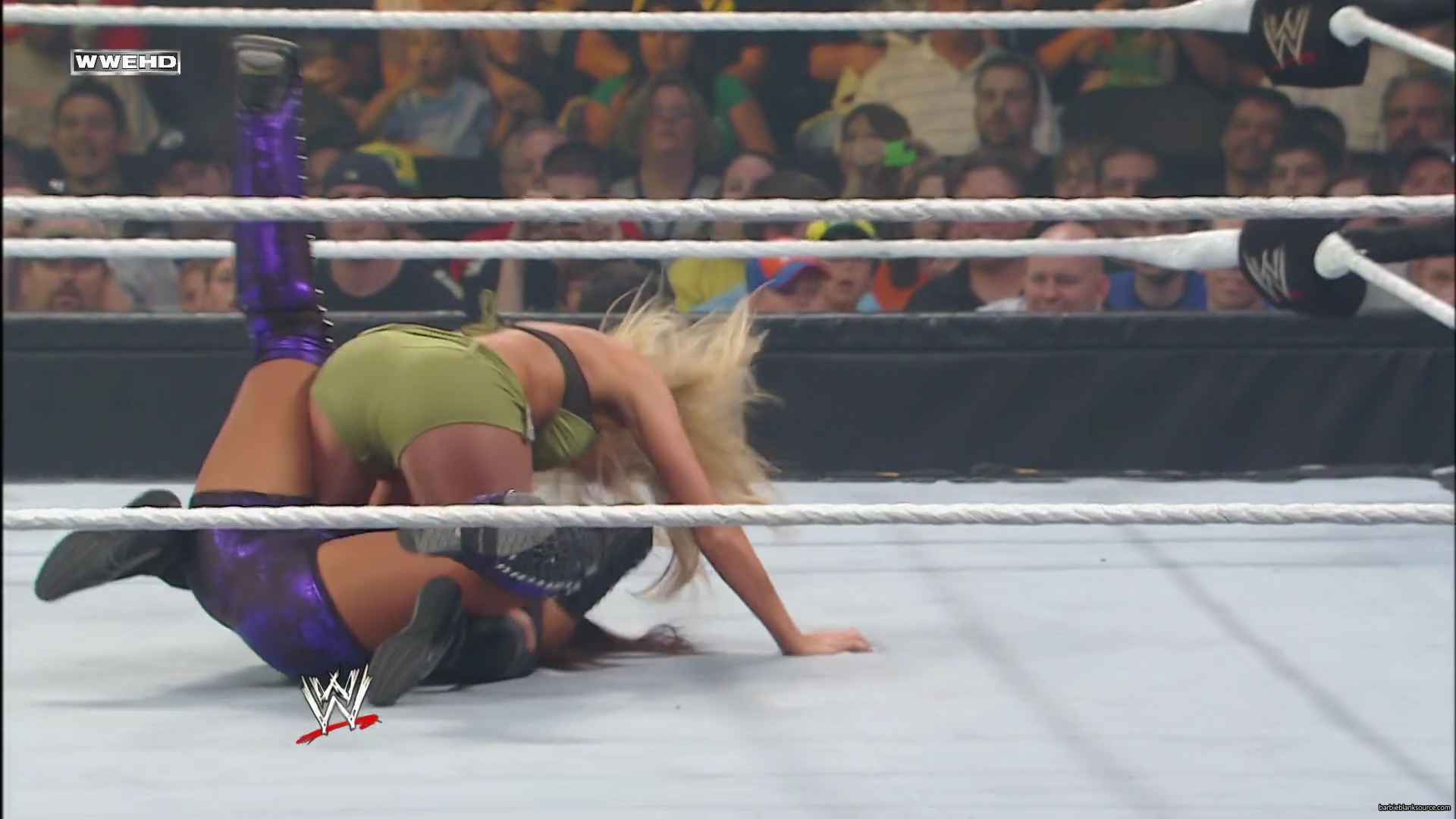 WWE_Money_In_The_Bank_2010_Kelly_vs_Layla_mp40335.jpg WWE_Money_In_The_Bank_2010_Kelly_vs_Layla_mp40335.jpg
