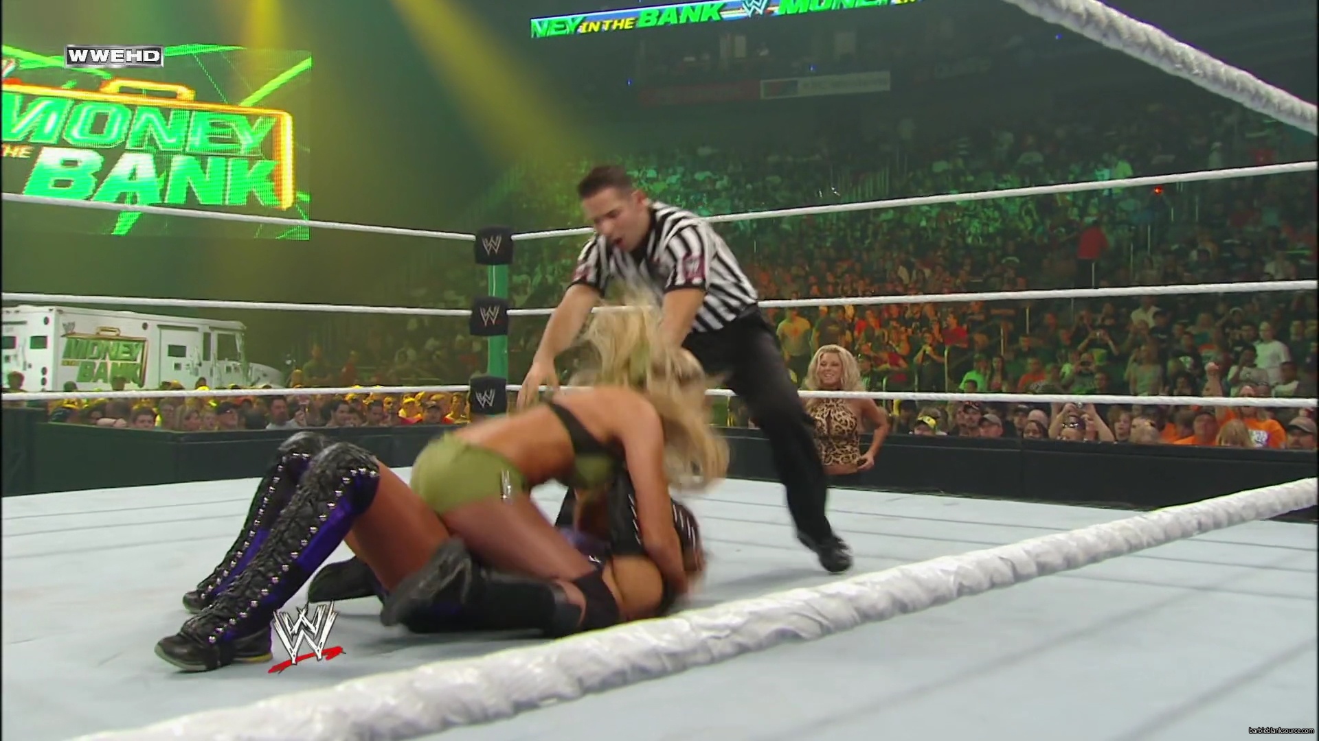 WWE_Money_In_The_Bank_2010_Kelly_vs_Layla_mp40336.jpg WWE_Money_In_The_Bank_2010_Kelly_vs_Layla_mp40336.jpg