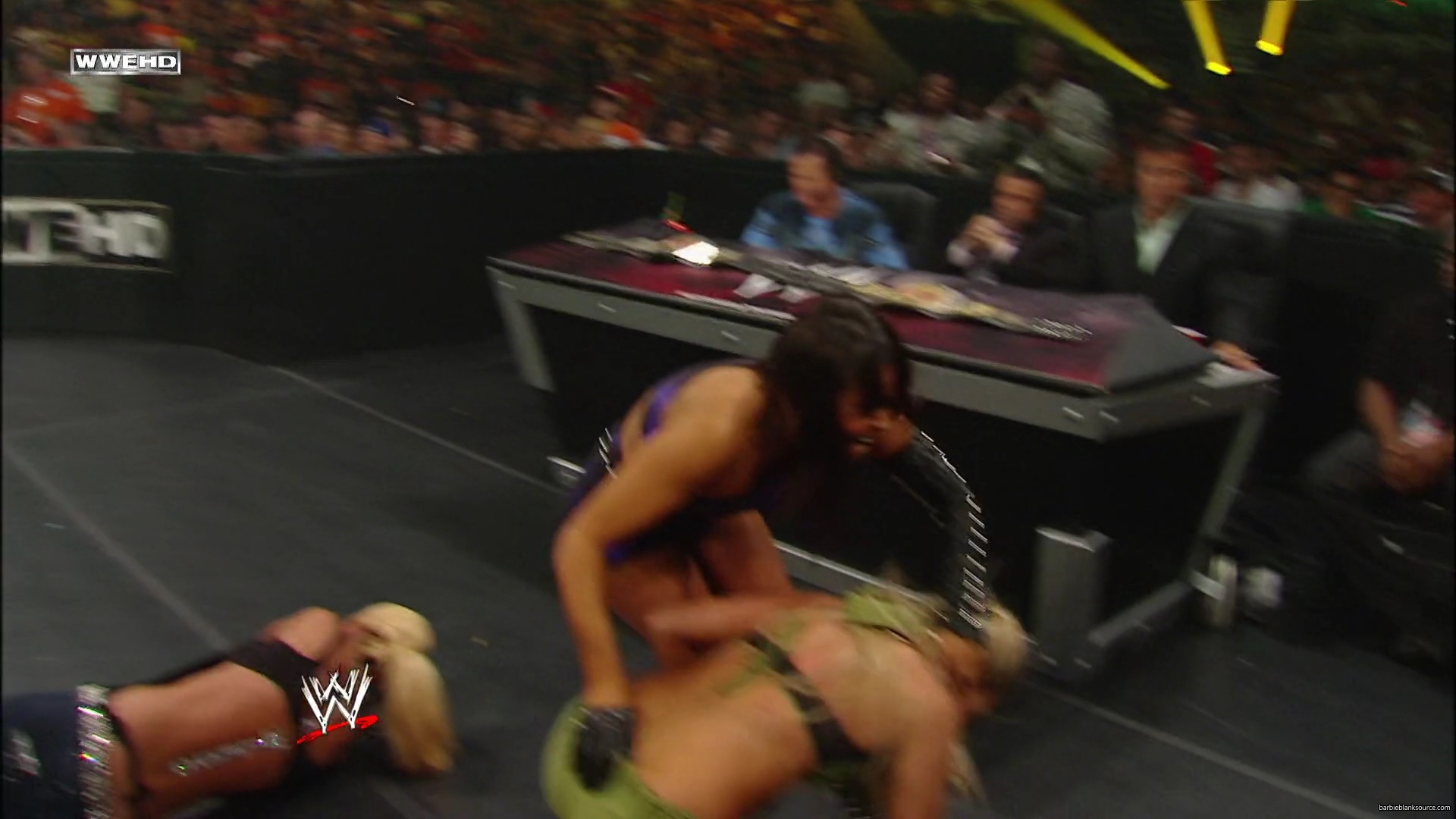 WWE_Money_In_The_Bank_2010_Kelly_vs_Layla_mp40455.jpg