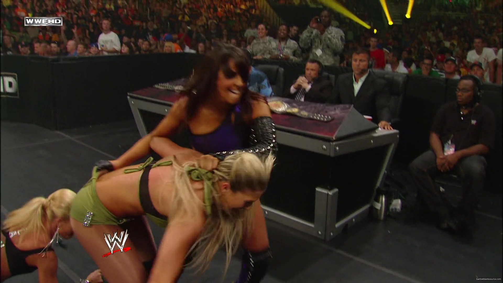 WWE_Money_In_The_Bank_2010_Kelly_vs_Layla_mp40456.jpg