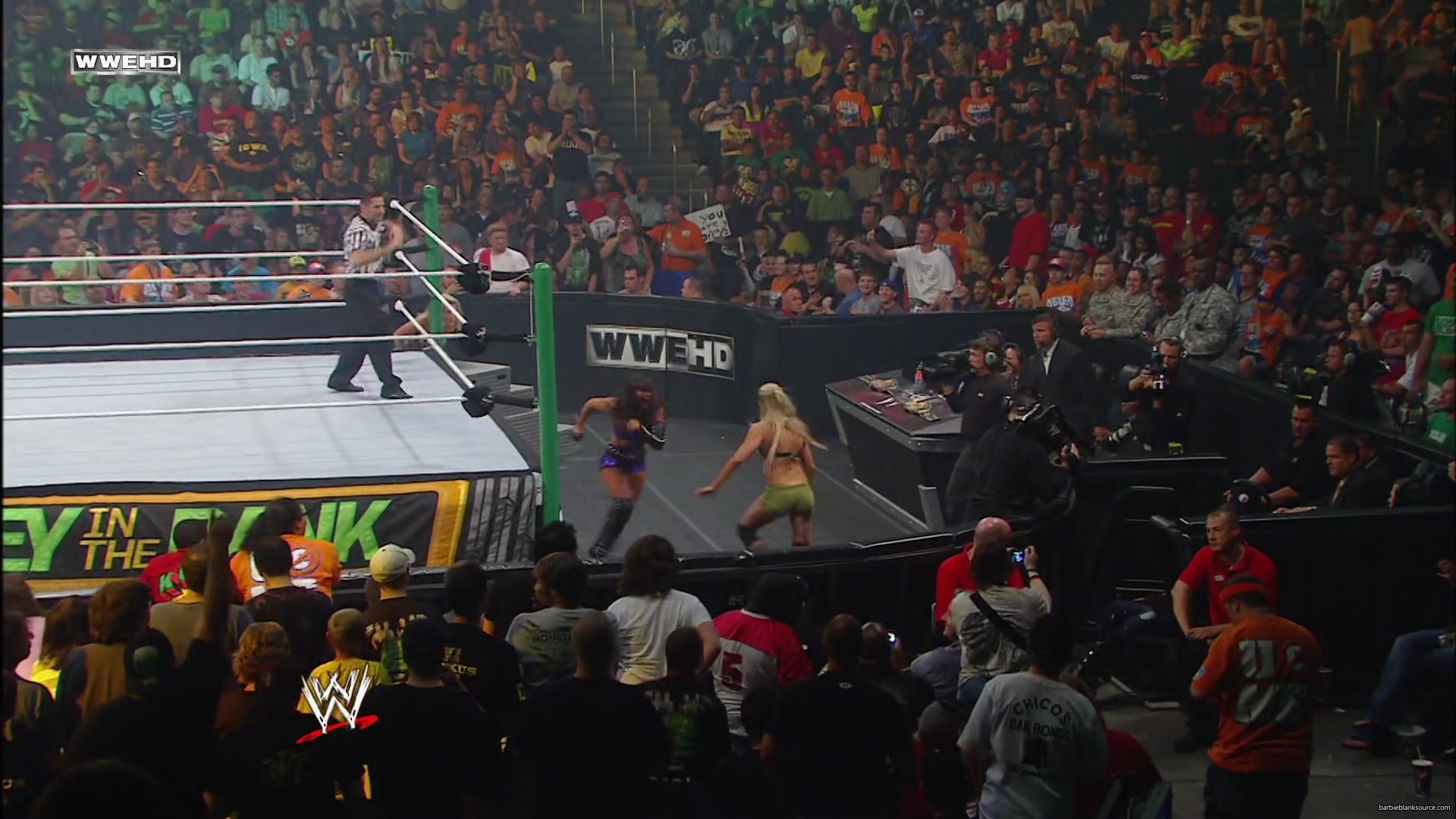 WWE_Money_In_The_Bank_2010_Kelly_vs_Layla_mp40492.jpg WWE_Money_In_The_Bank_2010_Kelly_vs_Layla_mp40492.jpg