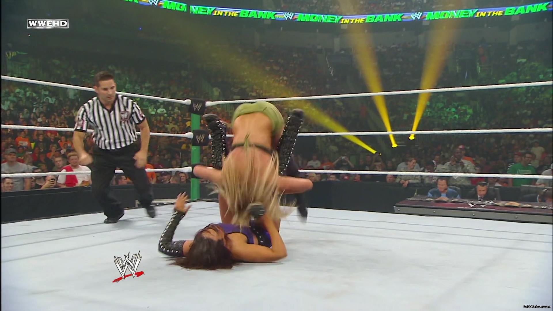 WWE_Money_In_The_Bank_2010_Kelly_vs_Layla_mp40508.jpg