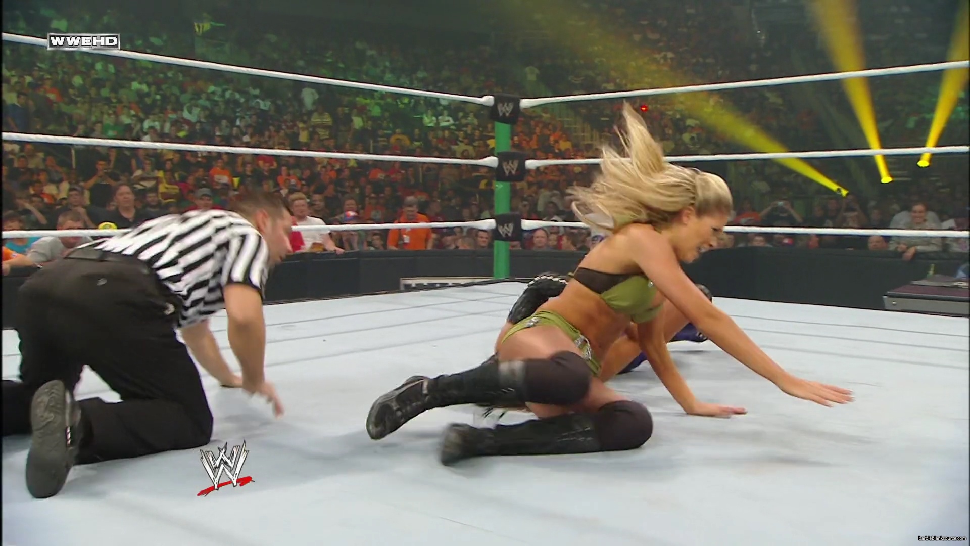 WWE_Money_In_The_Bank_2010_Kelly_vs_Layla_mp40510.jpg