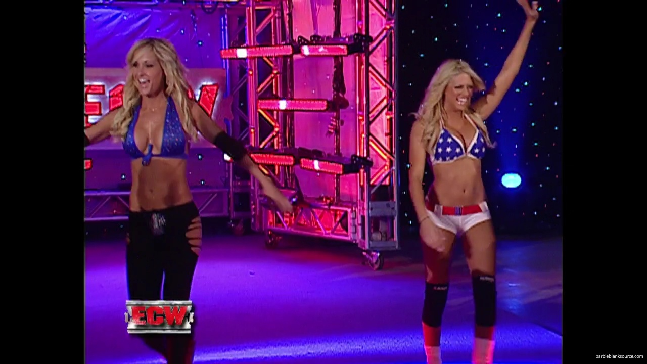 WWE_ECW_11_13_07_Kelly_Michelle_vs_Layla_Melina_mp41115.jpg