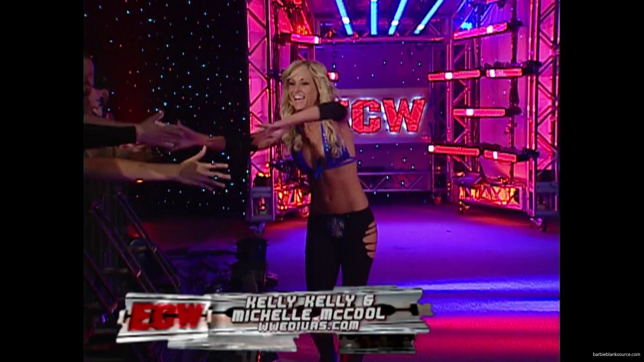 WWE_ECW_11_13_07_Kelly_Michelle_vs_Layla_Melina_mp41116.jpg