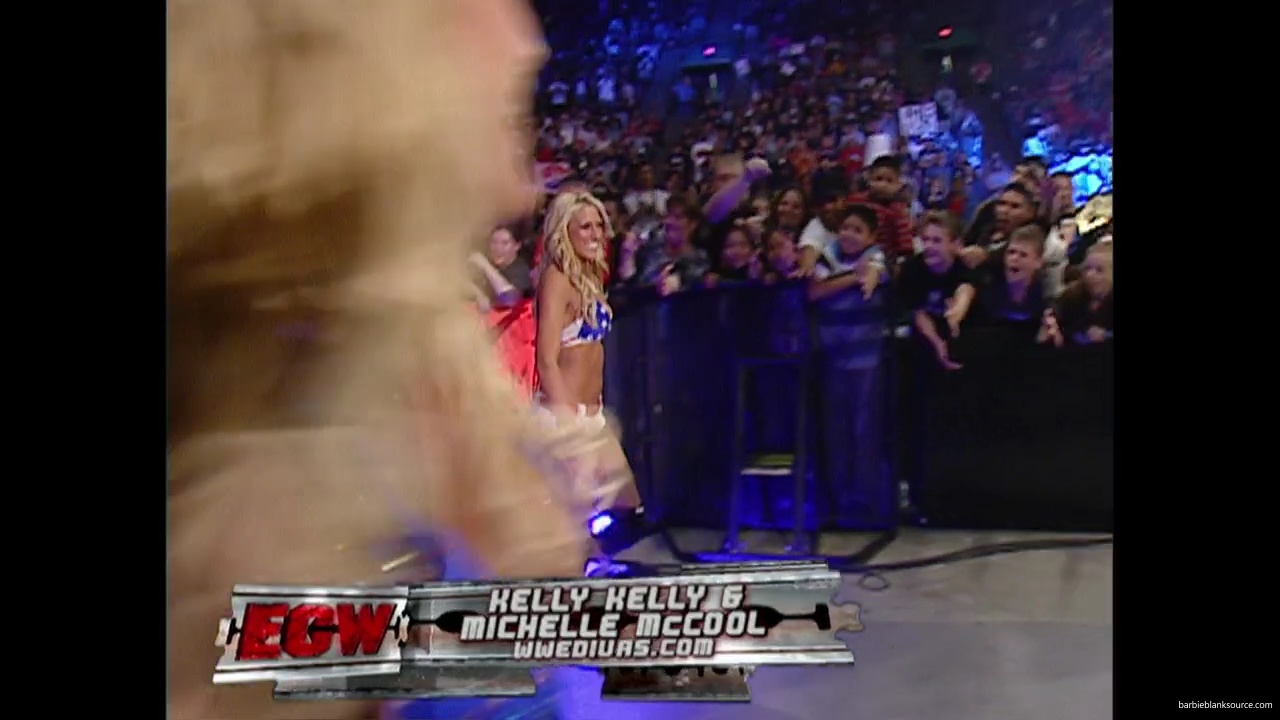 WWE_ECW_11_13_07_Kelly_Michelle_vs_Layla_Melina_mp41119.jpg