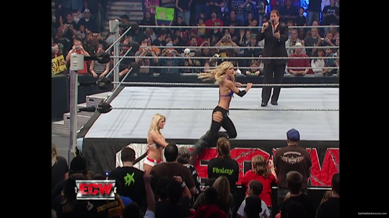WWE_ECW_11_13_07_Kelly_Michelle_vs_Layla_Melina_mp41125.jpg