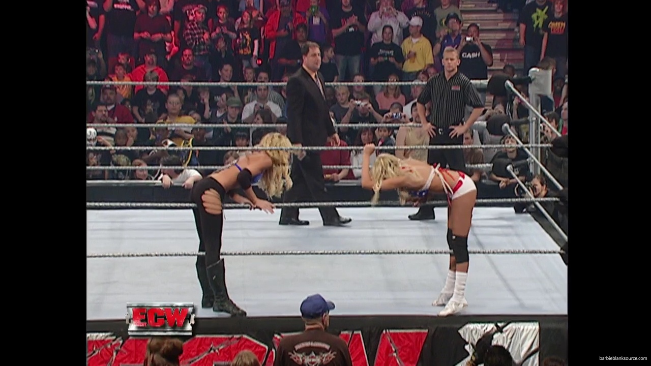 WWE_ECW_11_13_07_Kelly_Michelle_vs_Layla_Melina_mp41130.jpg