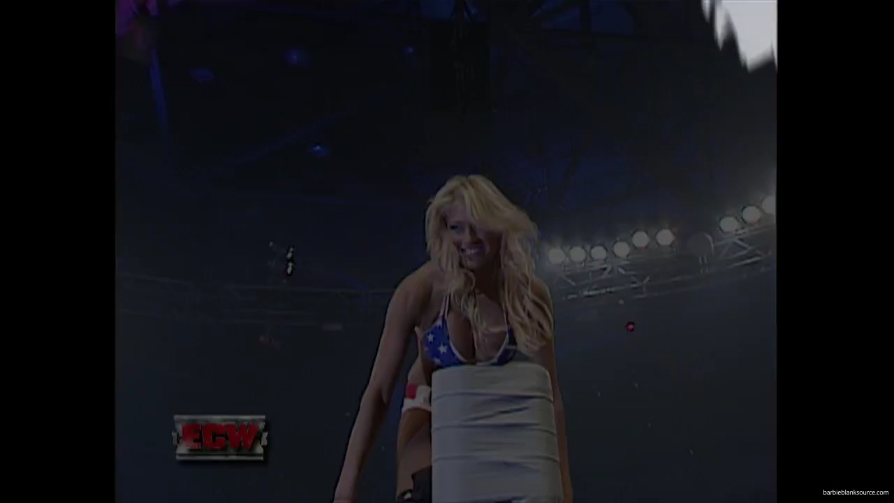 WWE_ECW_11_13_07_Kelly_Michelle_vs_Layla_Melina_mp41137.jpg