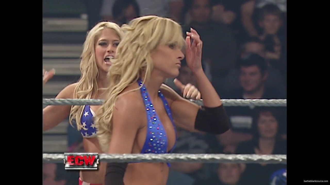WWE_ECW_11_13_07_Kelly_Michelle_vs_Layla_Melina_mp41213.jpg