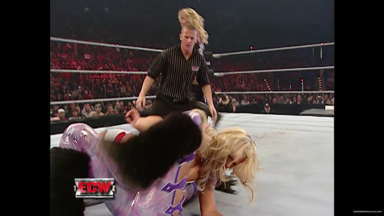 WWE_ECW_11_13_07_Kelly_Michelle_vs_Layla_Melina_mp41270.jpg