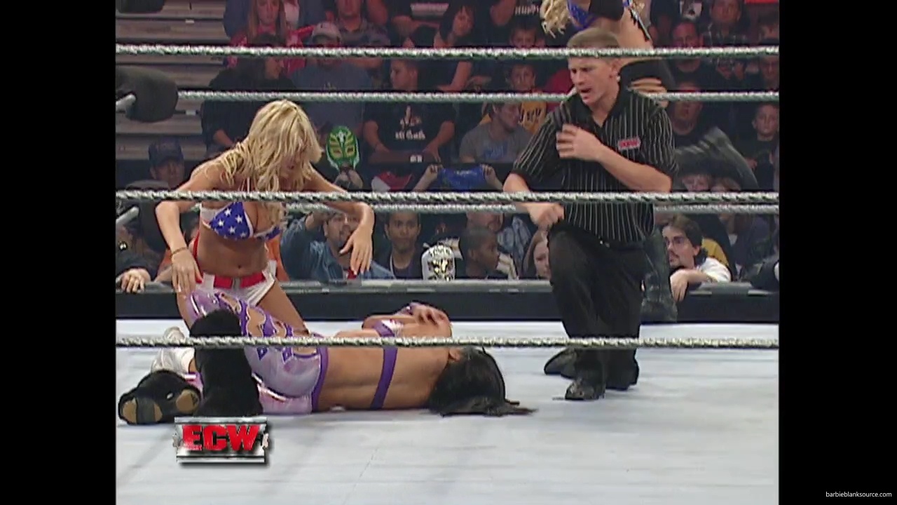 WWE_ECW_11_13_07_Kelly_Michelle_vs_Layla_Melina_mp41272.jpg