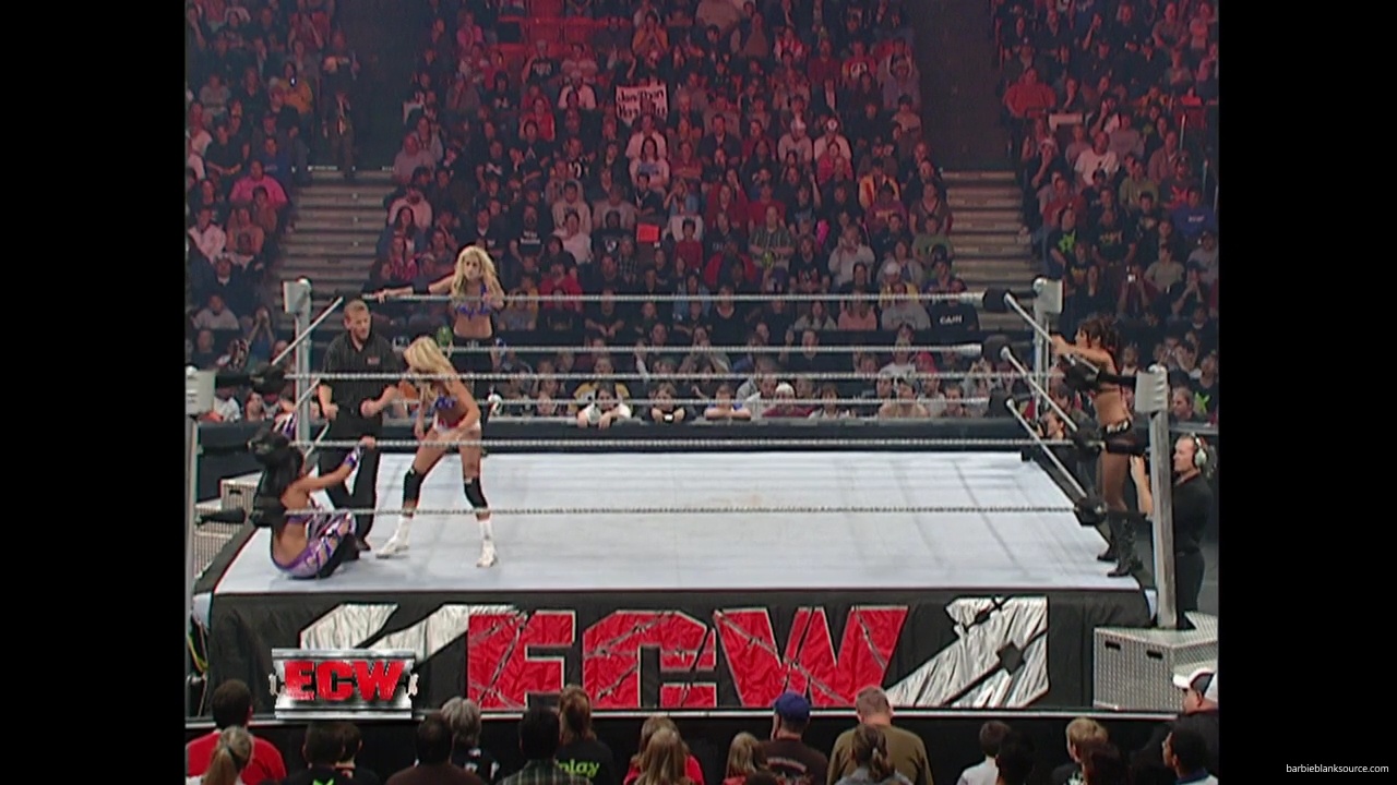 WWE_ECW_11_13_07_Kelly_Michelle_vs_Layla_Melina_mp41276.jpg