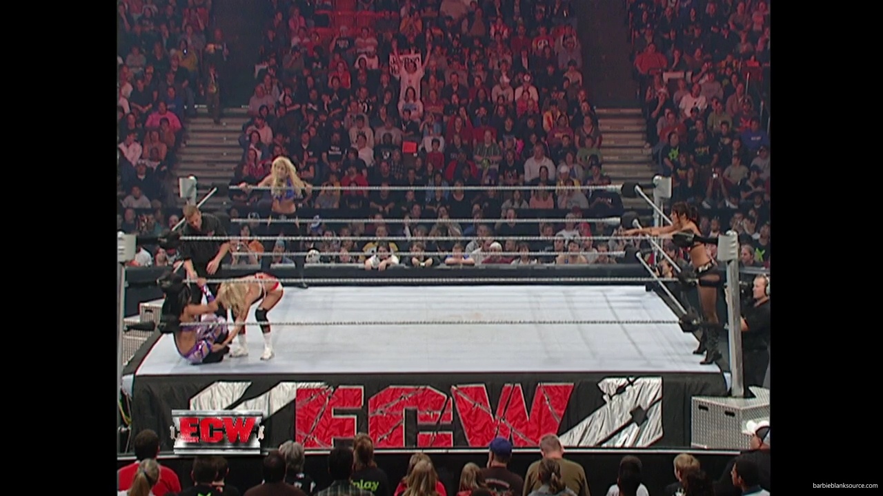 WWE_ECW_11_13_07_Kelly_Michelle_vs_Layla_Melina_mp41277.jpg