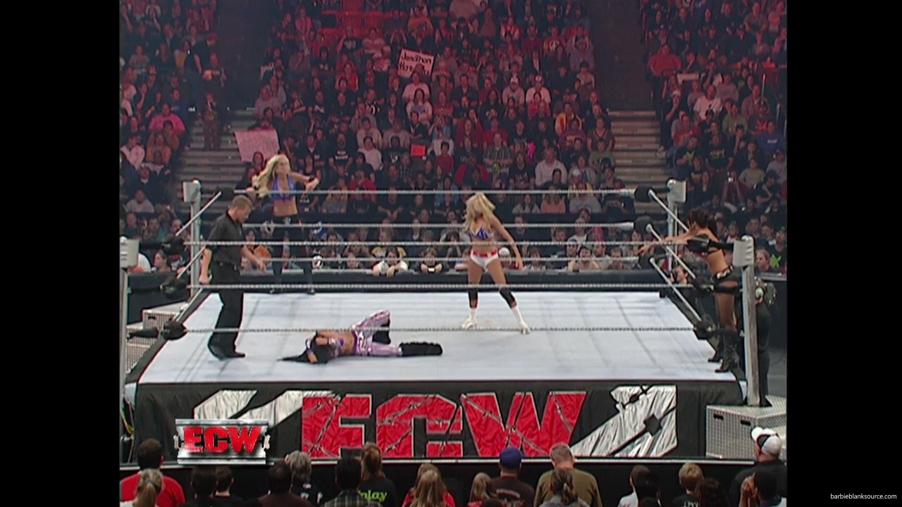 WWE_ECW_11_13_07_Kelly_Michelle_vs_Layla_Melina_mp41280.jpg