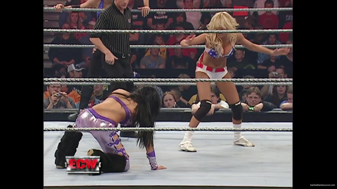 WWE_ECW_11_13_07_Kelly_Michelle_vs_Layla_Melina_mp41289.jpg
