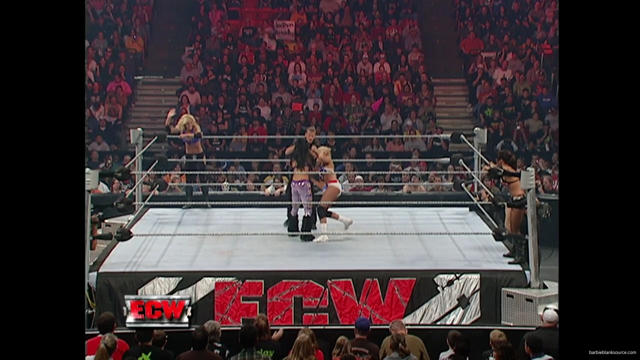 WWE_ECW_11_13_07_Kelly_Michelle_vs_Layla_Melina_mp41299.jpg