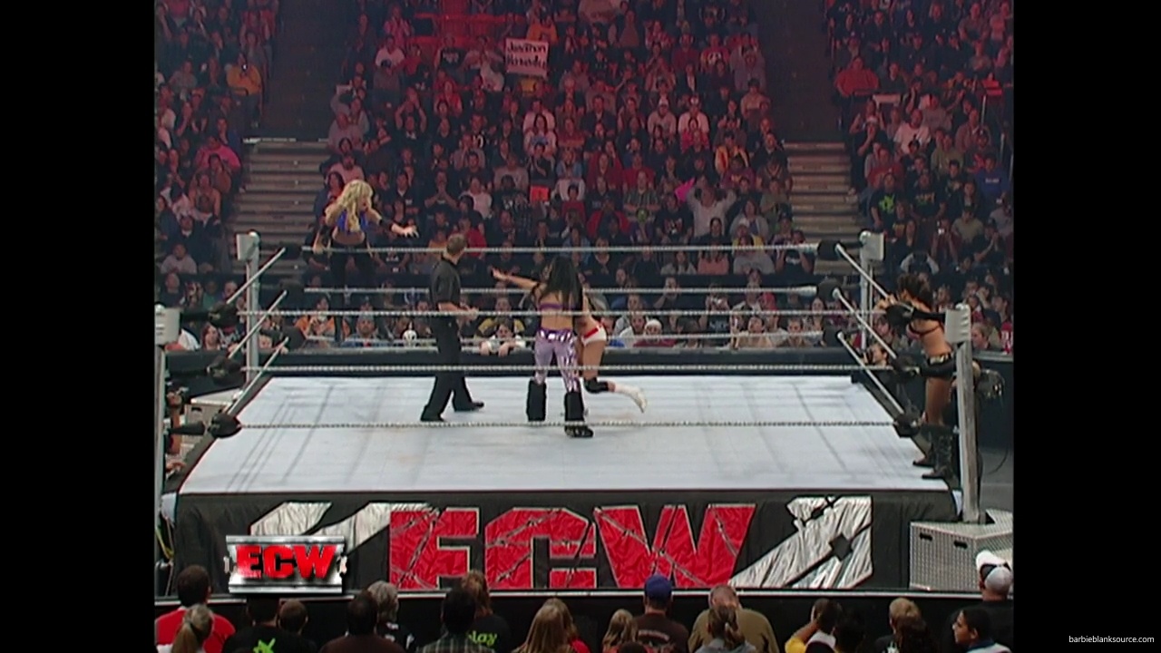 WWE_ECW_11_13_07_Kelly_Michelle_vs_Layla_Melina_mp41301.jpg