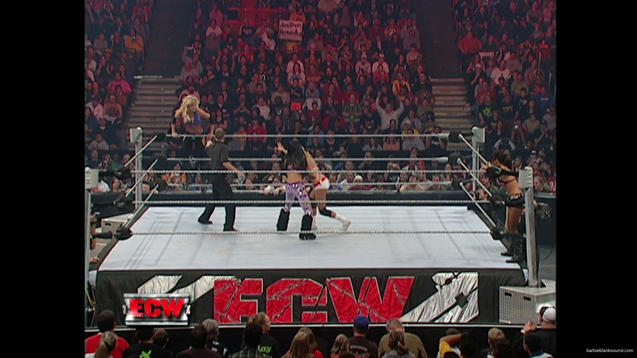 WWE_ECW_11_13_07_Kelly_Michelle_vs_Layla_Melina_mp41302.jpg
