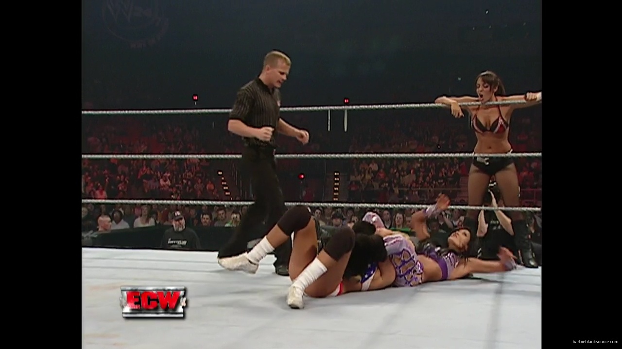 WWE_ECW_11_13_07_Kelly_Michelle_vs_Layla_Melina_mp41311.jpg