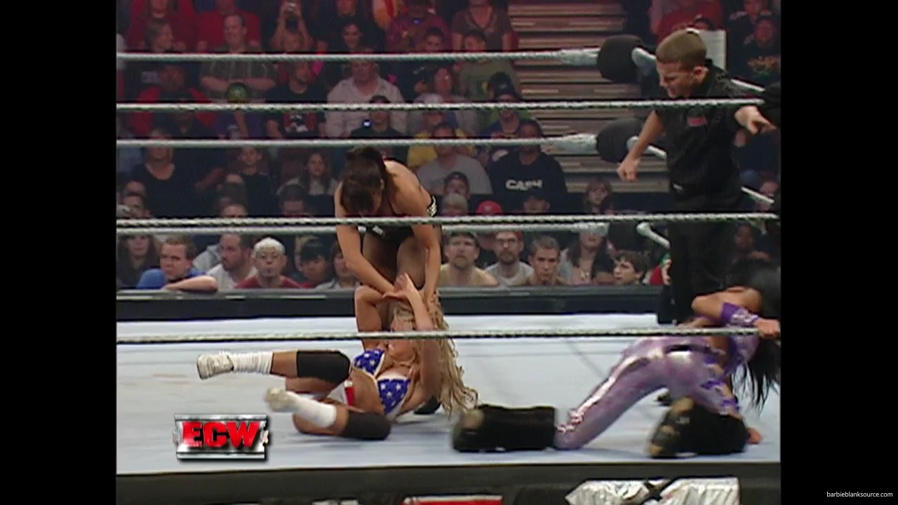 WWE_ECW_11_13_07_Kelly_Michelle_vs_Layla_Melina_mp41317.jpg